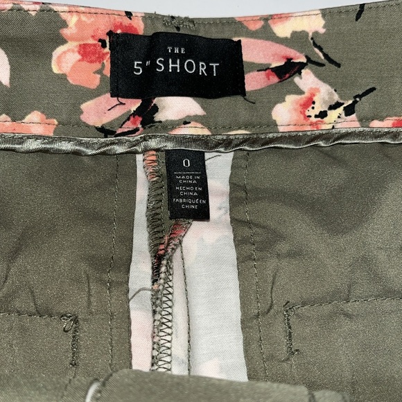 White House Black Market Floral Coastal 5” Shorts | Sage & Coral | size 0 - Picture 7 of 8